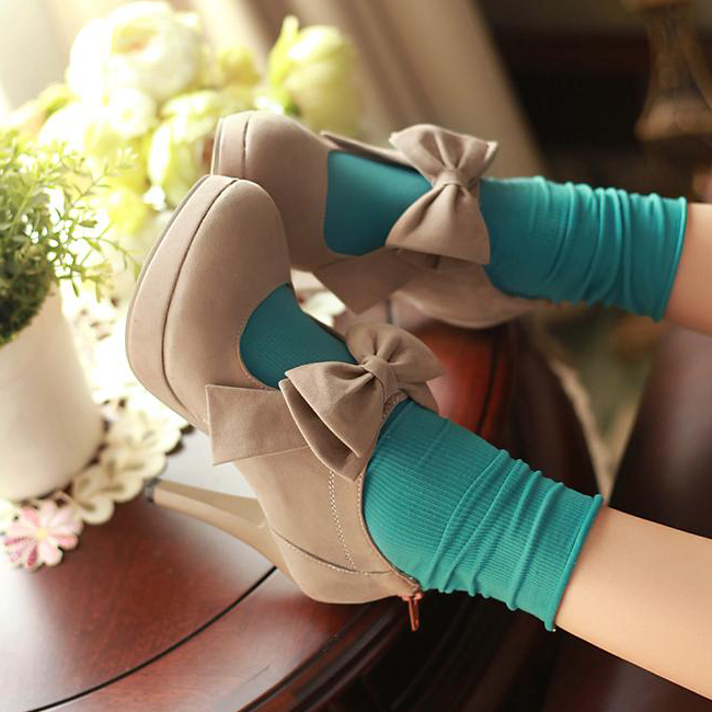 heels with bow tie
